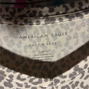 Soft & Sexy V-neck
Curved hem
Tagless comfort
American eagle like new
